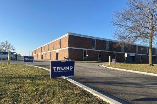 Signs for former President Donald Trump greet Clay County, Missouri, caucusgoers at Oak Park High School on Saturday, March 2, 2024 (Austin Alonzo/The Epoch Times)