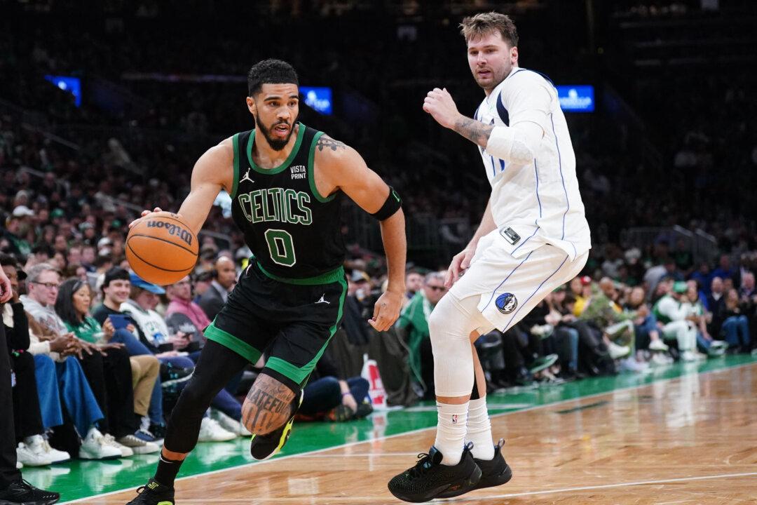 NBA Roundup: Celtics Rout Mavs in 10th Straight Win
