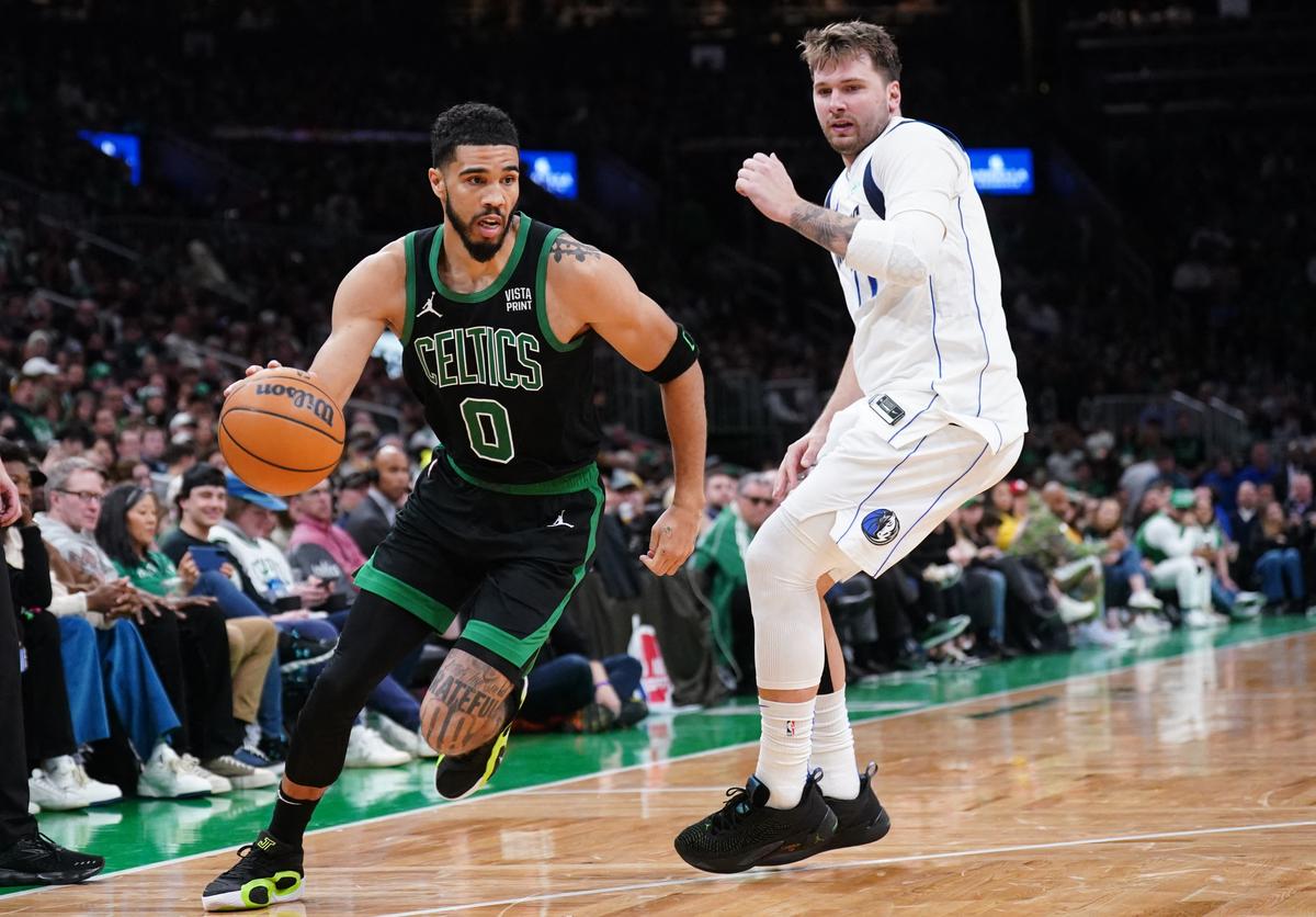 NBA Roundup: Celtics Rout Mavs in 10th Straight Win