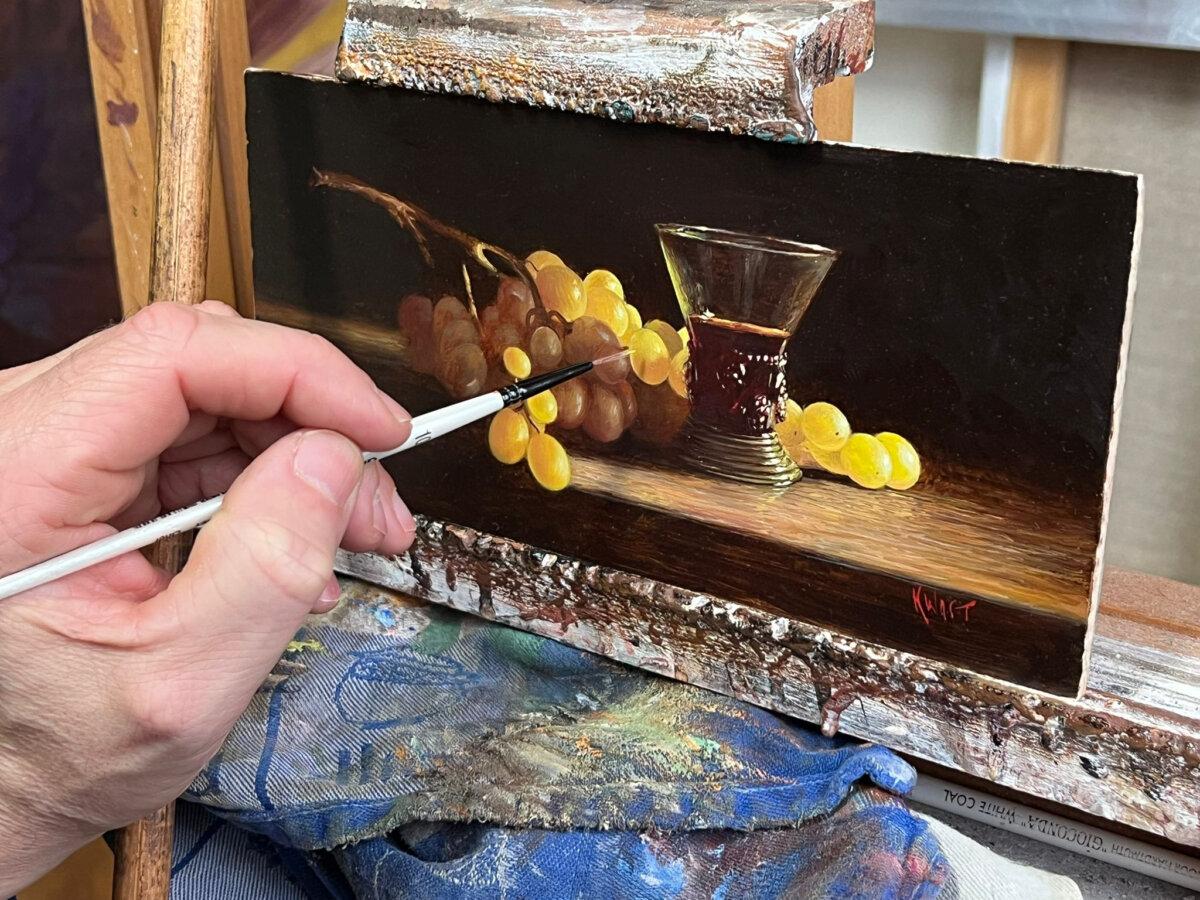 A key part of painting in the 17th-century style is learning to paint the light. Nard Kwast creating a small still-life painting. (Courtesy of Nard Kwast)