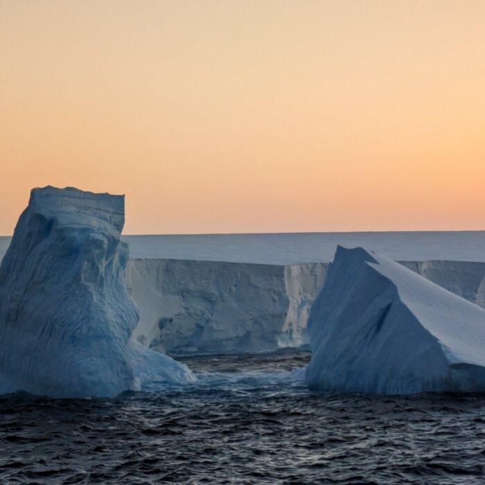 An Encounter With A23a, the World’s Largest Iceberg