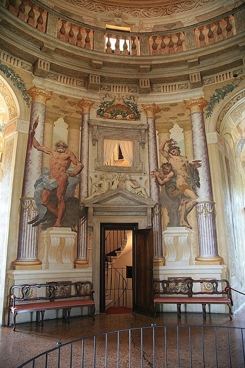 <span style="font-weight: 400;">The main floor is organized around the central circular hall, the heart of the building. Here, the walls come alive with trompe-l'œil (“fool the eye”) frescoes that reveal virtues to guests and give the illusion of space and divine realms beyond the surfaces of the room. (</span><a href="https://en.wikipedia.org/wiki/Villa_La_Rotonda#/media/File:VillaCapra_2007_07_18_7.jpg"><span style="font-weight: 400;">Hans A. Rosbach/CC BY-SA 3.0</span></a><span style="font-weight: 400;">)</span>