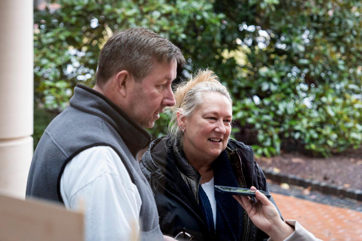 Major Trump Donor Continues to Back RFK Jr., Filings Show | USNN World News Linda and Nick Connolly speak with The Epoch Times after voting in the 2024 presidential primary at the Loudoun County Office of Elections in Leesburg, Va., on March 2, 2024. (Madalina Vasiliu/The Epoch Times)