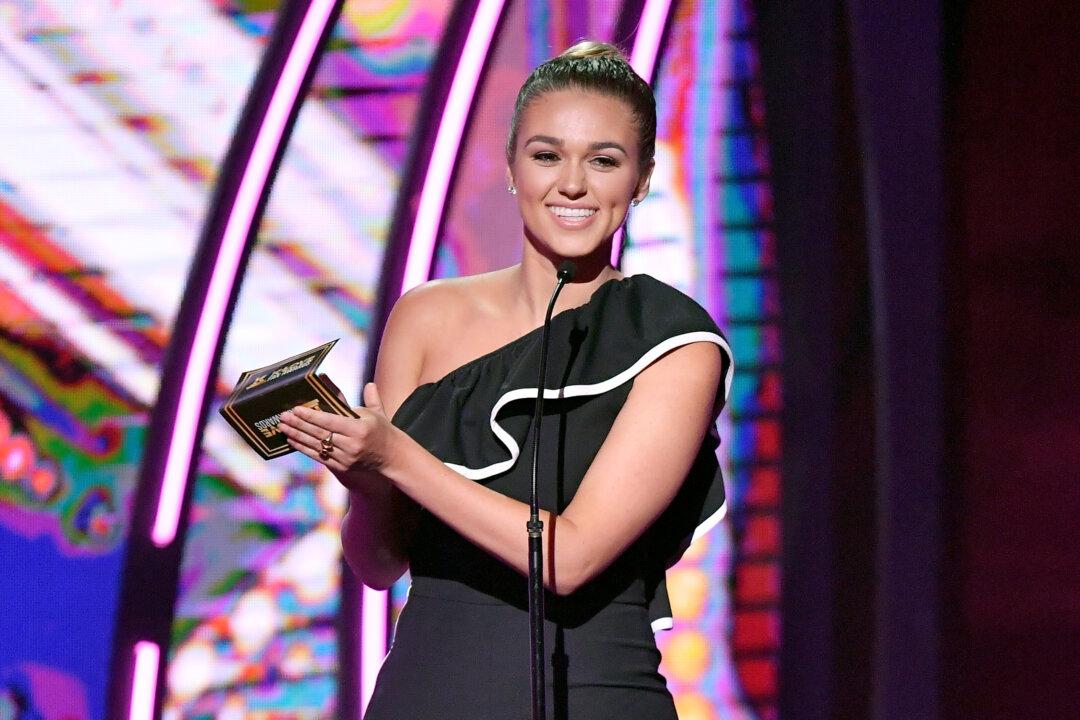 ‘Duck Dynasty’ Star Sadie Robertson Slams ‘Bounce-Back Culture’ Among Women After Childbirth