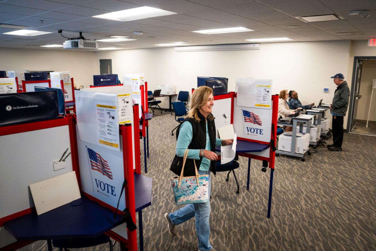 Shannon Ridgley, a government worker in Loudoun County, casts her vote for Trump in the Republican primary in Leesburg, Va., on March 2, 2024. (Madalina Vasiliu/Epoch Times)