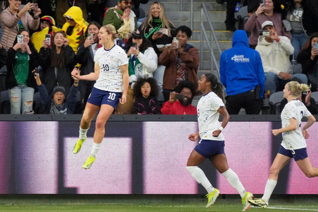 US Shakes Off Shocking Loss, Advances to Women’s Gold Cup Semis With a 3–0 Win Over Colombia