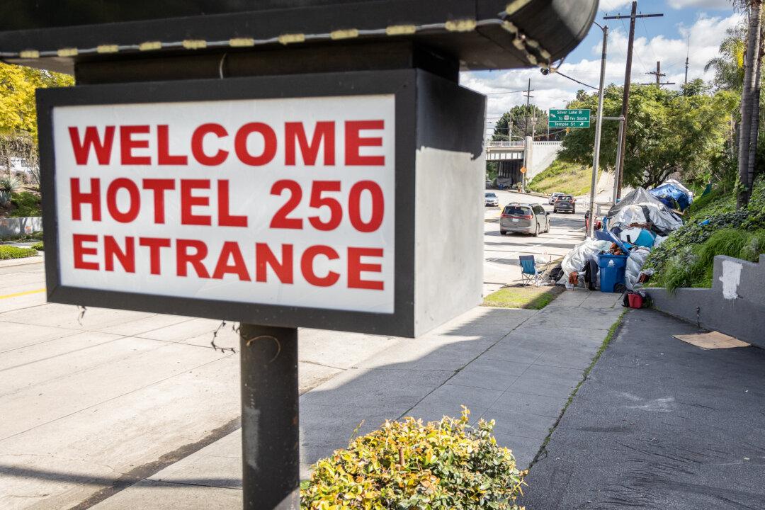 ‘Safe Enough’: A Hotel at the Heart of Los Angeles’s Embattled Homeless Program
