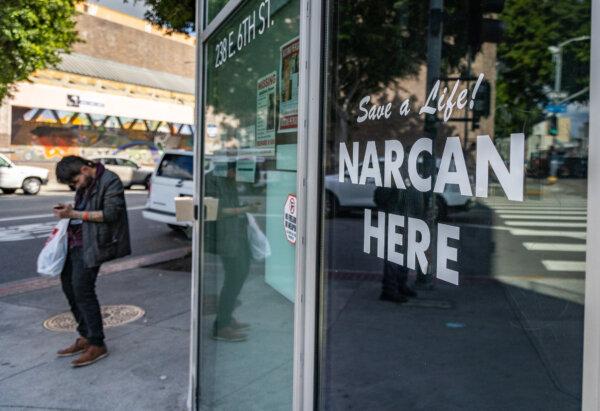 A sign for opioid antidote Narcan in Los Angeles on March 4, 2024. (John Fredricks/The Epoch Times)