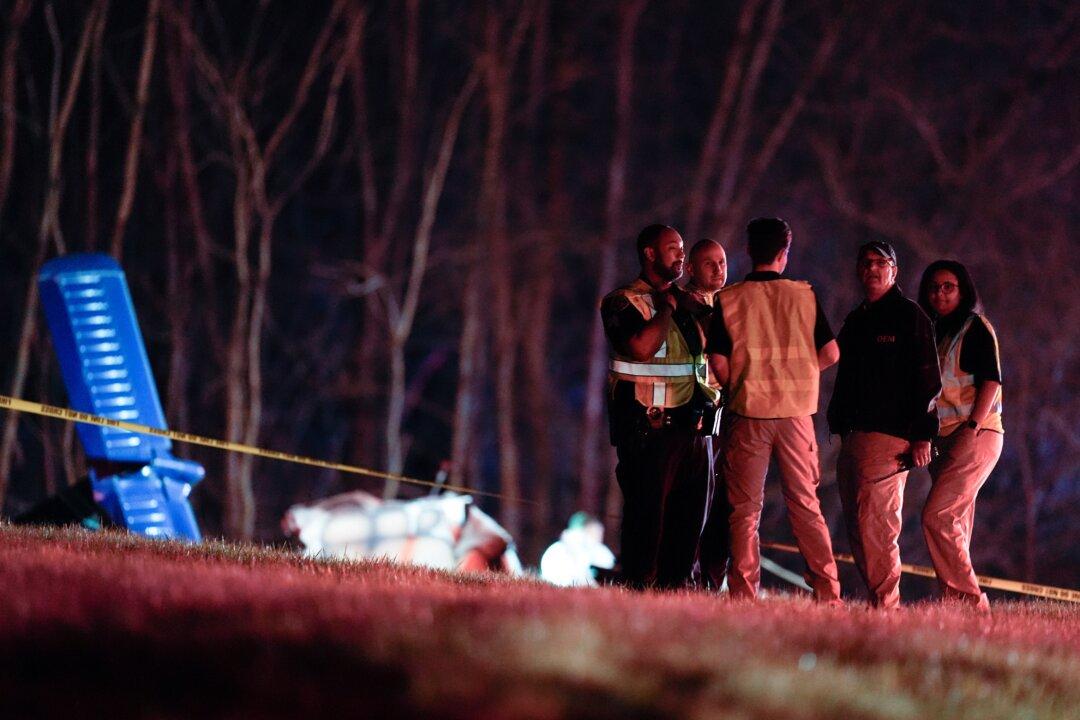Small Plane Crashes Near Nashville Interstate and 5 People Aboard Were Killed, Police Say