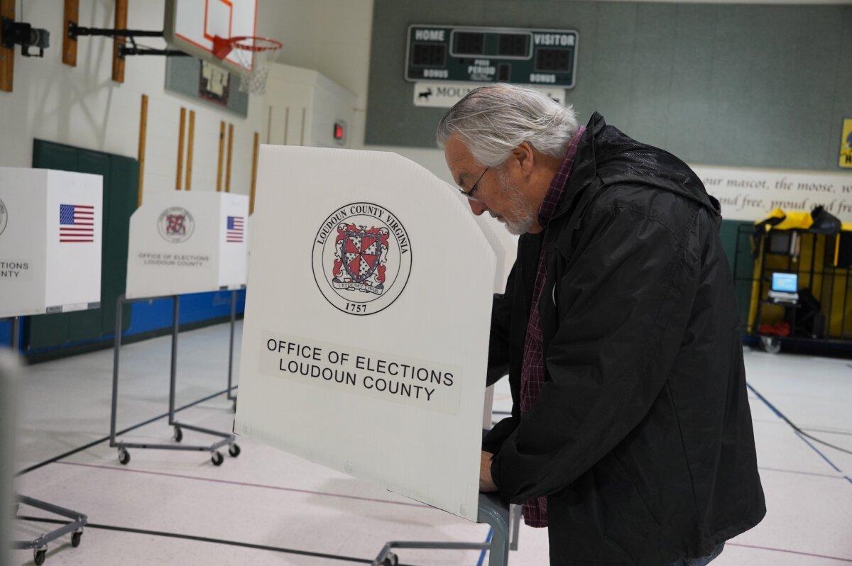 Donald Fraser, a retired naval officer, votes at Loudoun County's Mountain View Elementary School in Purcellville, Va., on March 5, 2024. (Terri Wu/The Epoch Times)