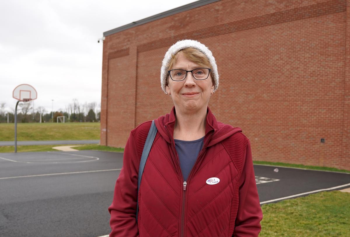 Julie McClanahan at a 2024 presidential primary polling station at Lovettsville Elementary School in Lovettsville, Va., on March 5, 2024. (Terri Wu/The Epoch Times)