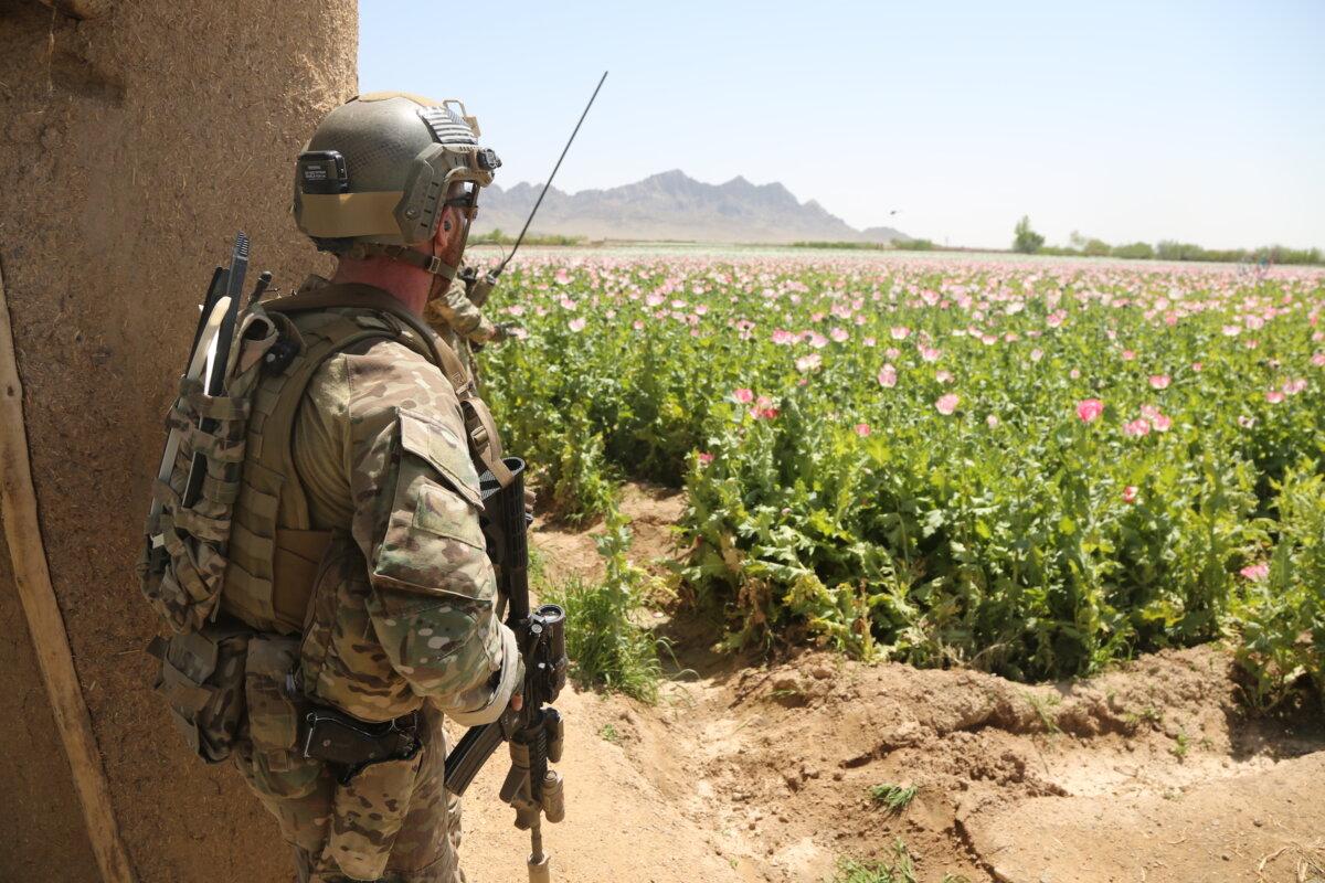A U.S. Army Special Forces soldier assigned to Combined Joint Special Operations Task Force-Afghanistan provides security during an advising mission in Afghanistan, on April 10, 2014. (Spc. Sara Wakai, U.S. Army)