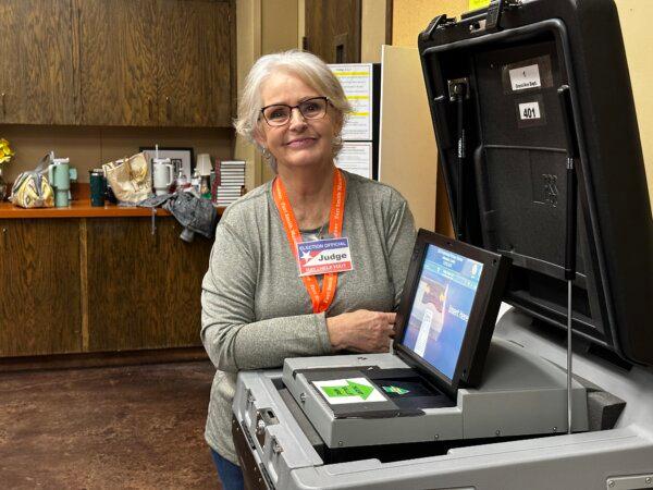 Linda Arnold, an election judge, in her polling location at Grand Avenue Baptist Church in Fort Smith, Ark., on March 5, 2024 (Savannah Pointer/Epoch Times)