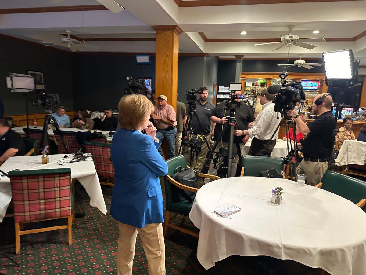 Local television news stations prepare their election night coverage at the Rep. Jerry Carl watch party at the TimberCreek Golf Club in Daphne, Alabama. (Austin Alonzo/The Epoch Times)