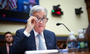 Fed Not Likely to Lower Rates Amid Disappointing Economic Growth, Says Economist