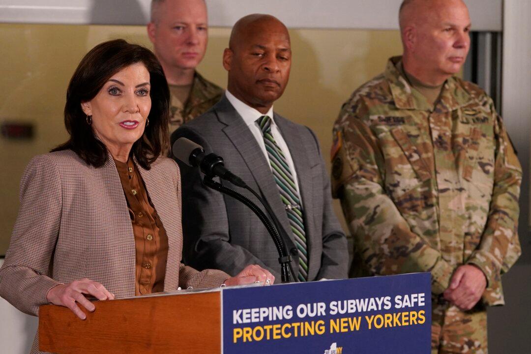 New York Gov. Hochul to Deploy National Guard to NYC Subway Stations