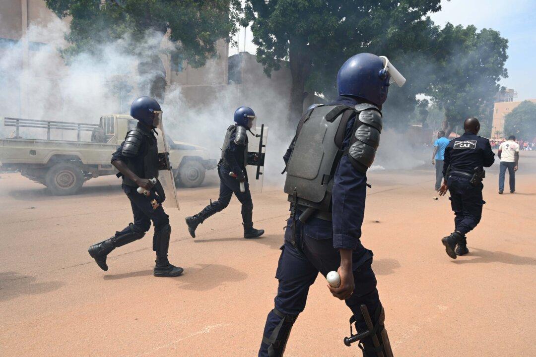 Five Killed in a Private Plane Crash in Eastern Burkina Faso