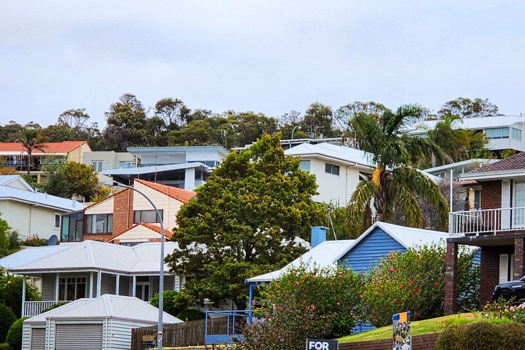 Nationwide Squatter Problem May Be Worsened by Illegal Immigrants: Experts