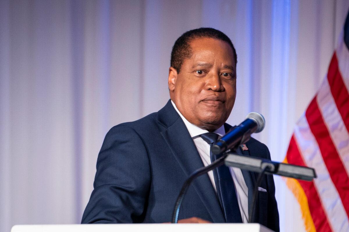 Larry Elder speaks at a 917 Society event at the Mar-a-Lago Club in Palm Beach, Fla., on March 7, 2024. (Madalina Vasiliu/The Epoch Times)