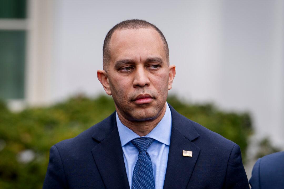 Bipartisan Foreign Aid, Border Security Bill a ‘Nonstarter’ for House Democrats: Rep. Jeffries