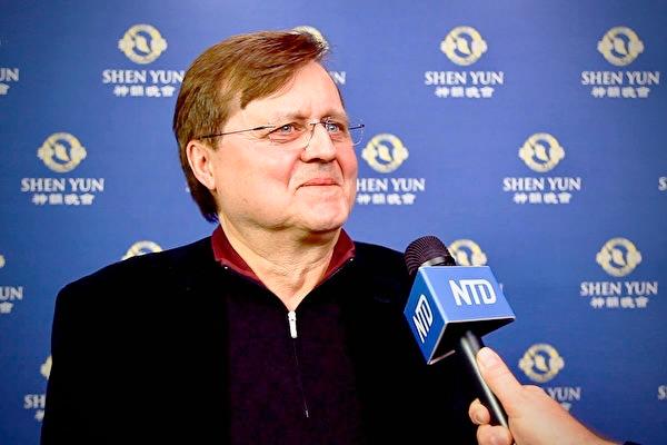 Academy Founder Sees Universal Values in Shen Yun