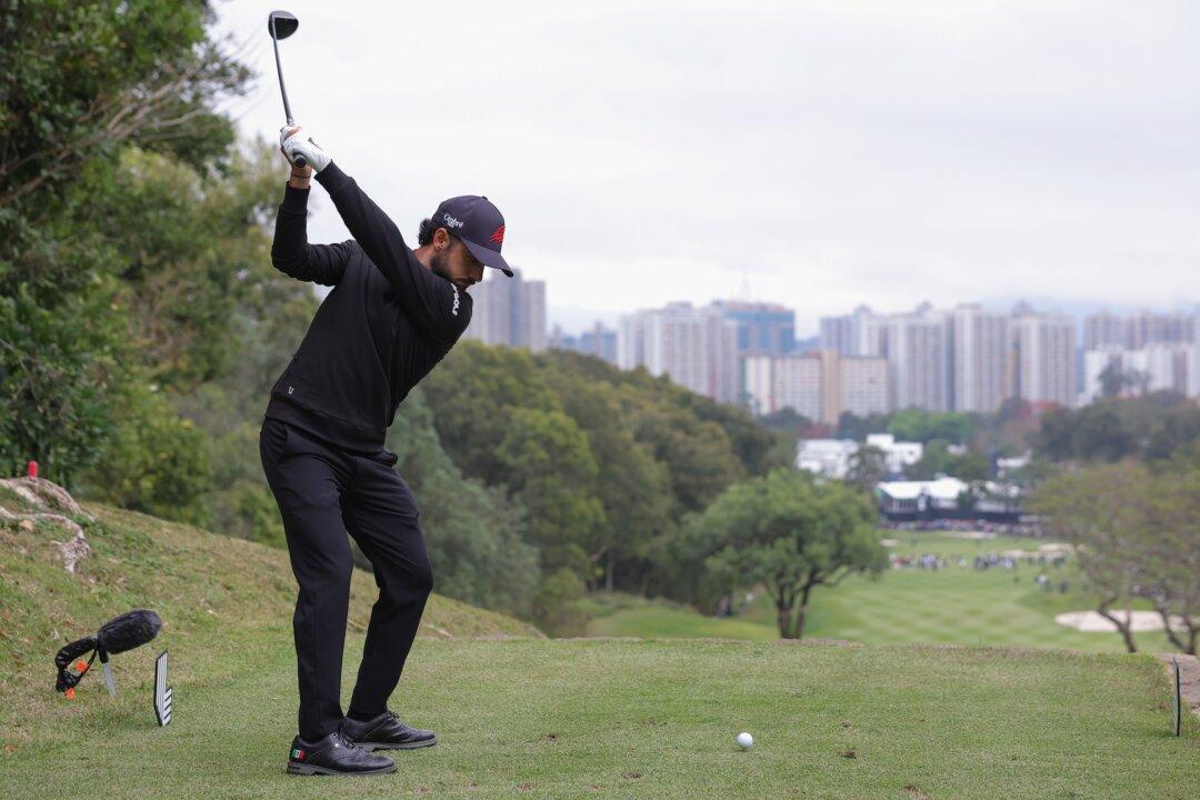 Abraham Ancer Beats Cameron Smith, Paul Casey in Playoff to Win LIV Golf Tournament in Hong Kong