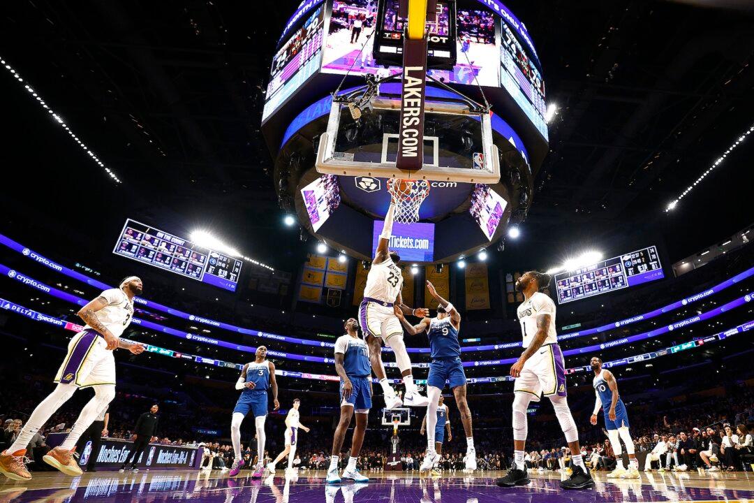 Anthony Davis Puts up 27 Points, 25 Rebounds in Lakers’ 120–109 Victory Over Ailing Timberwolves