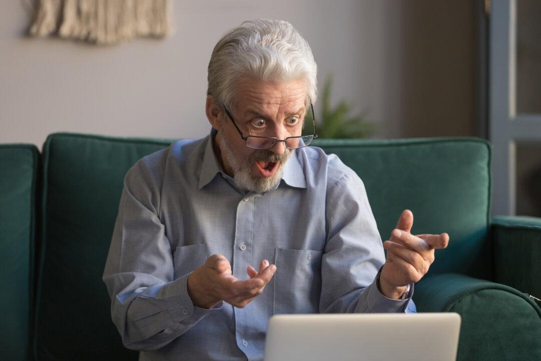 6 Warning Signs You’re Falling for a Travel Scam