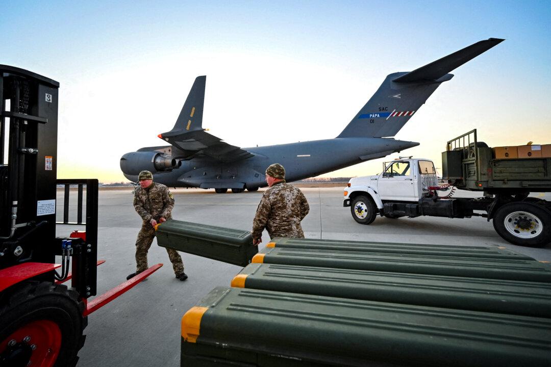 US Approves $825 Million Munitions Sale to Ukraine