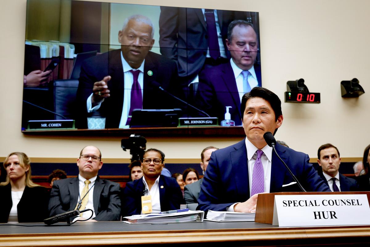 Special Counsel Takes Heat From Democrats Over Findings on Biden’s Memory
