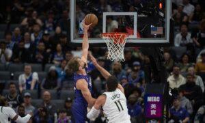De'Aaron Fox Scores 29 Points and the Kings Snap a 15-game Skid Against the Bucks With a 129–94 Win