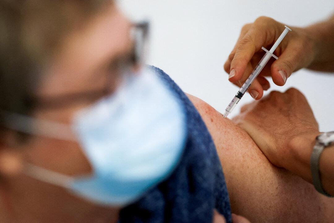 Problems After COVID-19 Vaccination More Prevalent Among Naturally Immune: Study