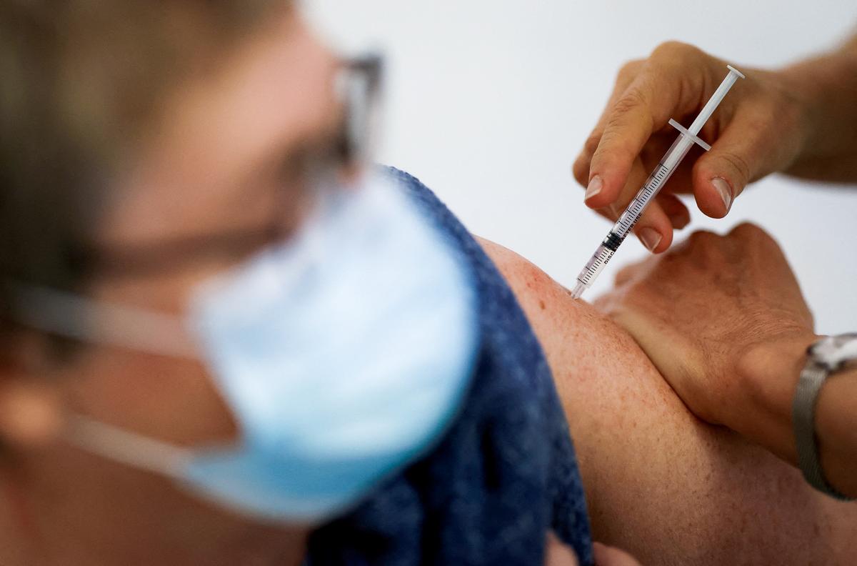 Problems After COVID-19 Vaccination More Prevalent Among Naturally Immune: Study
