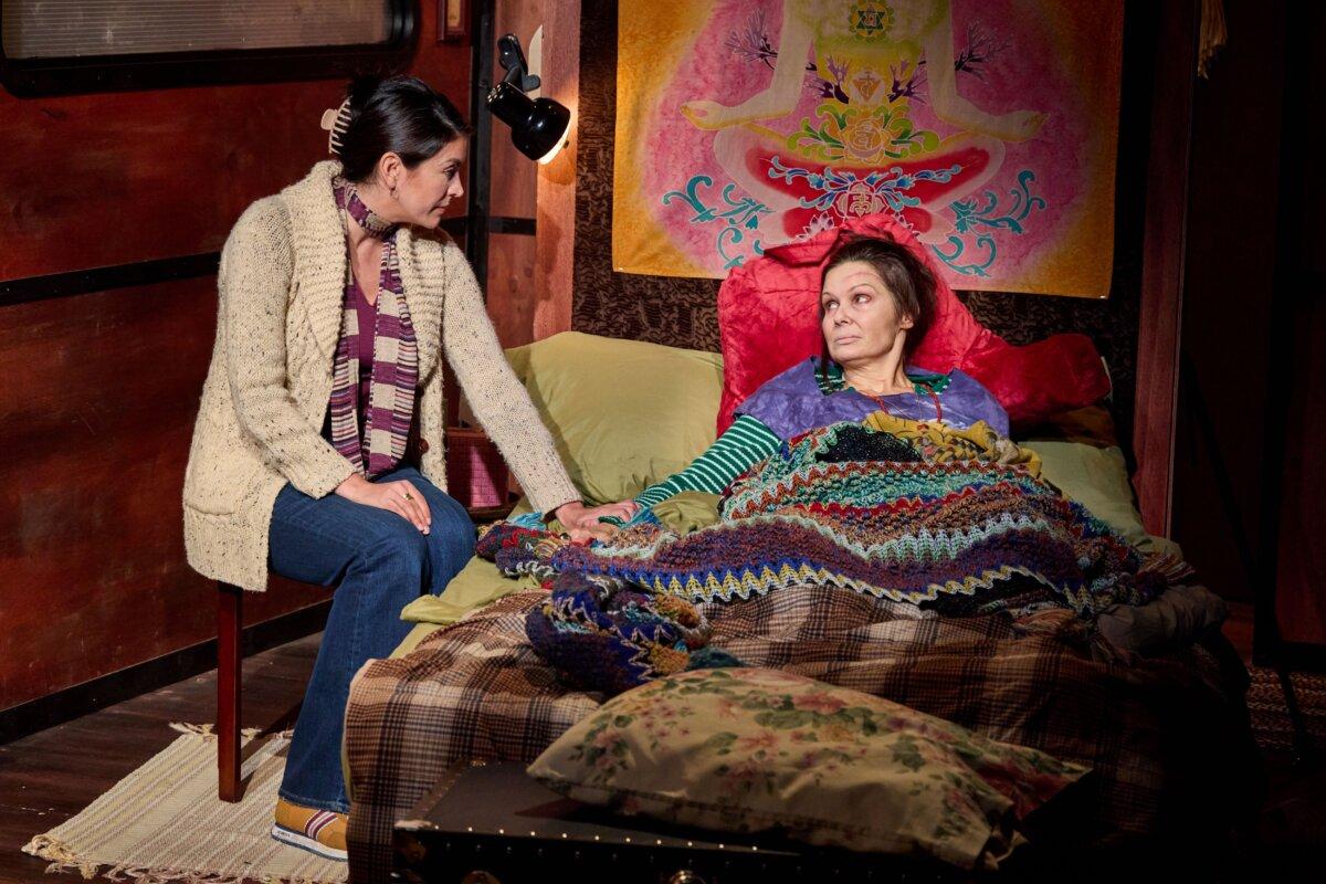 Fran (Cecily Strong) visits her sister Trish (Florencia Lozano), in "Brooklyn Laundry." (© Jeremy Daniel, 2024)