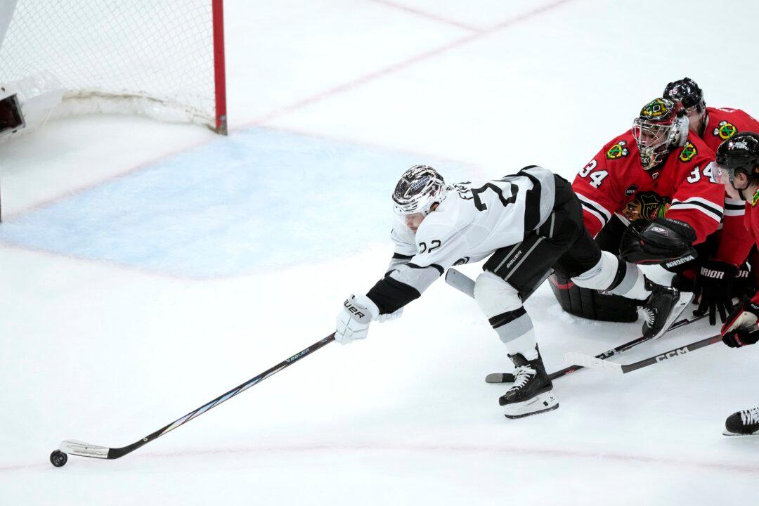 Kopitar Scores Twice and Talbot Makes 28 Saves as Kings Blank Blackhawks 5–0