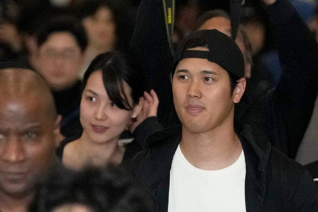 Baseball Superstar Ohtani and His Wife Arrive in South Korea for Dodgers-Padres MLB Opener