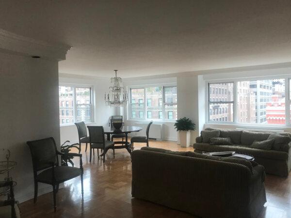A living room and dining area with disjointed furniture placement. (Provided photo/TNS)
