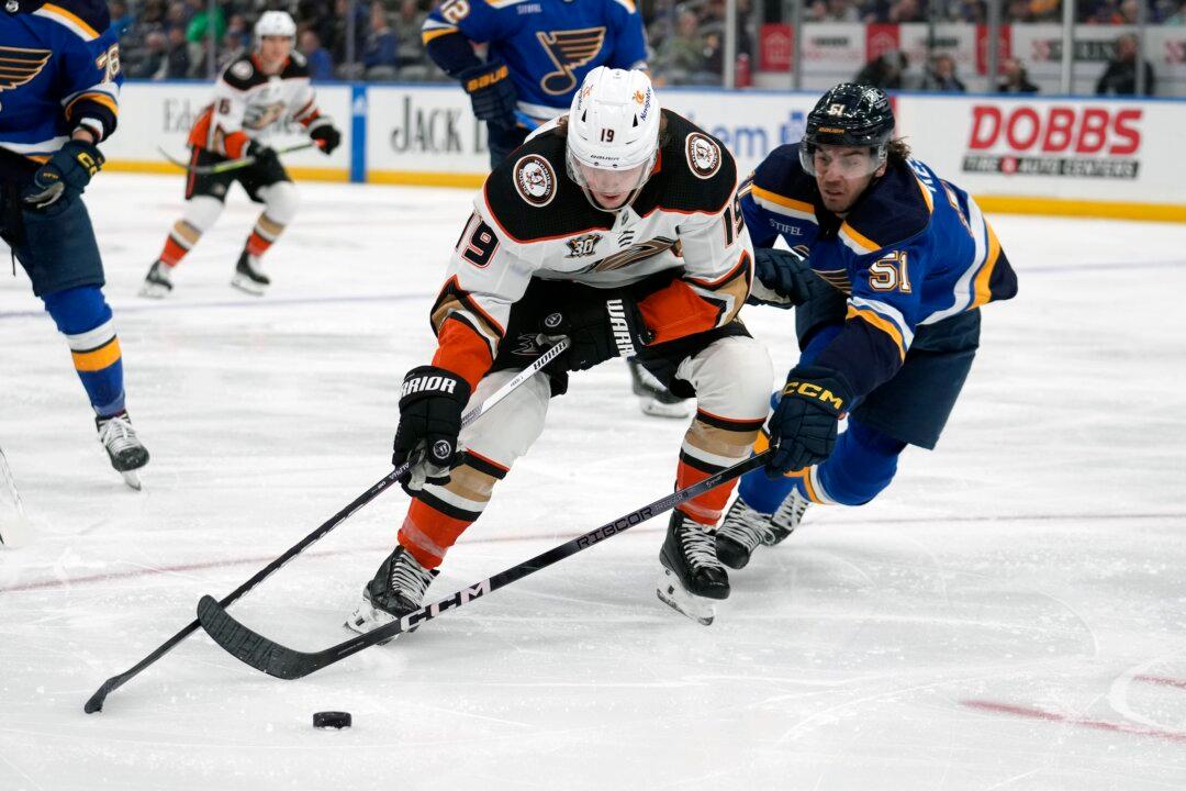 Blues’ 3rd-Period Surge Too Much for Ducks