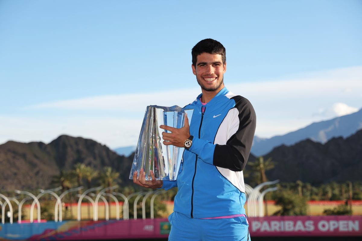 Alcaraz Defeats Medvedev to Defend His Indian Wells Title. Swiatek Beats Sakkari for Women’s Title