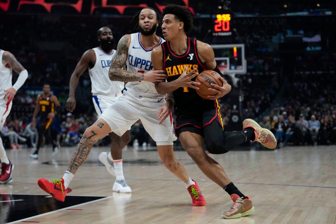 Murray and Hunter Help Hawks Beat Clippers 110–93 to Snap 3-game Skid