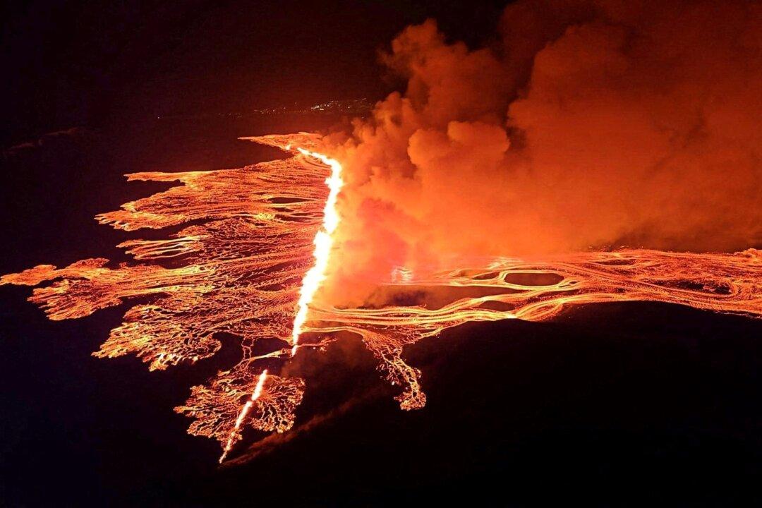 Iceland Volcano Still Pouring Out Fountains of Lava
