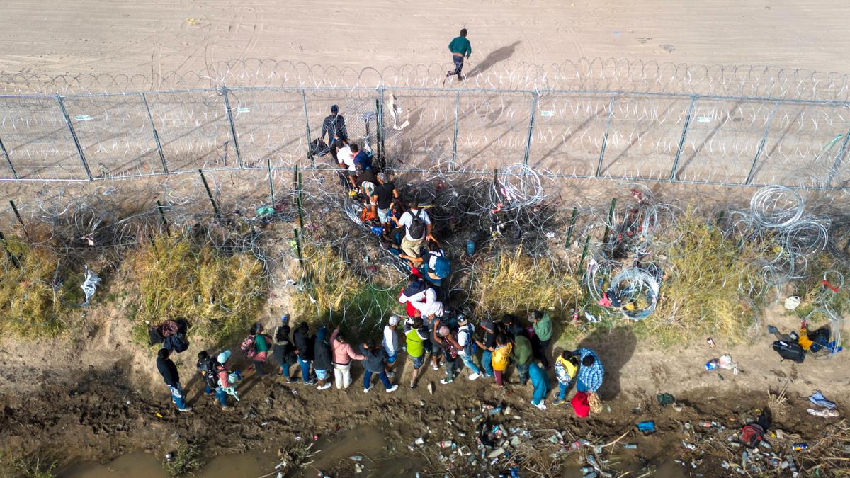 AUDIO: Appeals Court Reinstates Hold on Texas Immigration Law | News Brief (March 21)