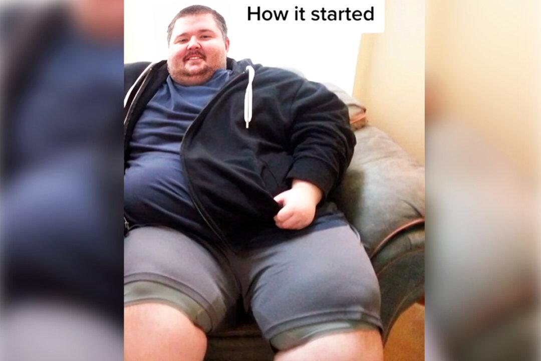 700lb-Wheelchair-Bound Man Sheds 400lbs Over 5 Years Without Surgery—He’s Now Unrecognizable