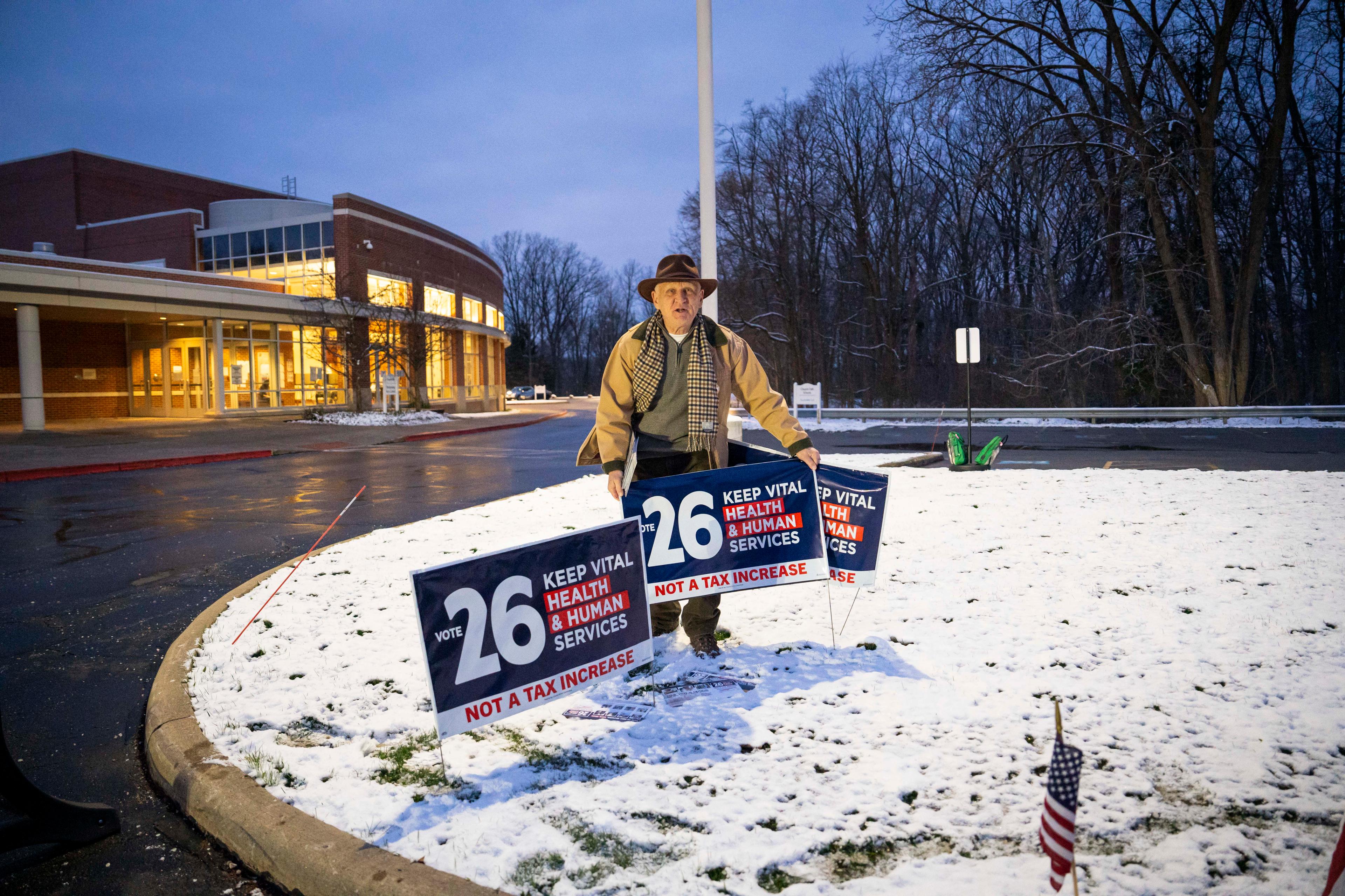 Illinois, Ohio Voters Head to the Polls for Consequential Primaries