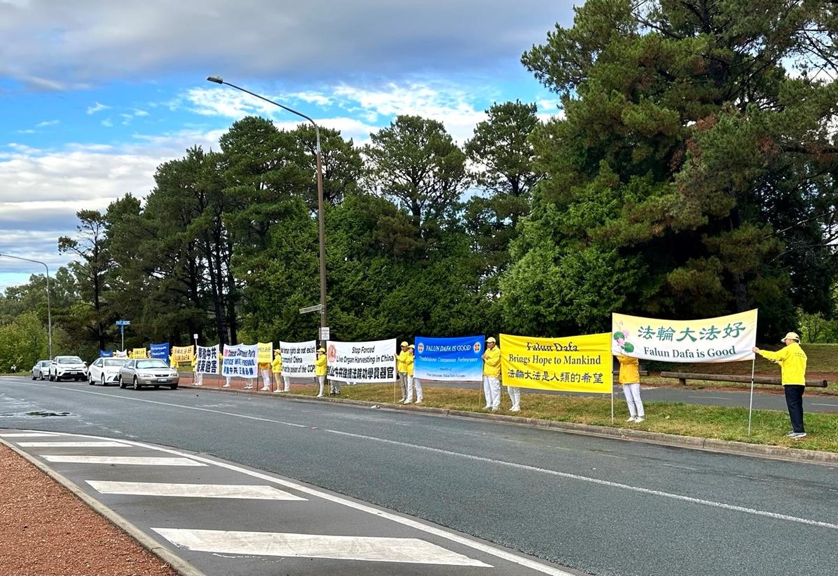 Practitioners of the meditation discipline Falun Gong rally in front of the Hyatt Hotel in Canberra during a visit by CCP Foreign Minister Wang Yi to Canberra, Australia on March 20, 2024. (Courtesy of Adan Xu)