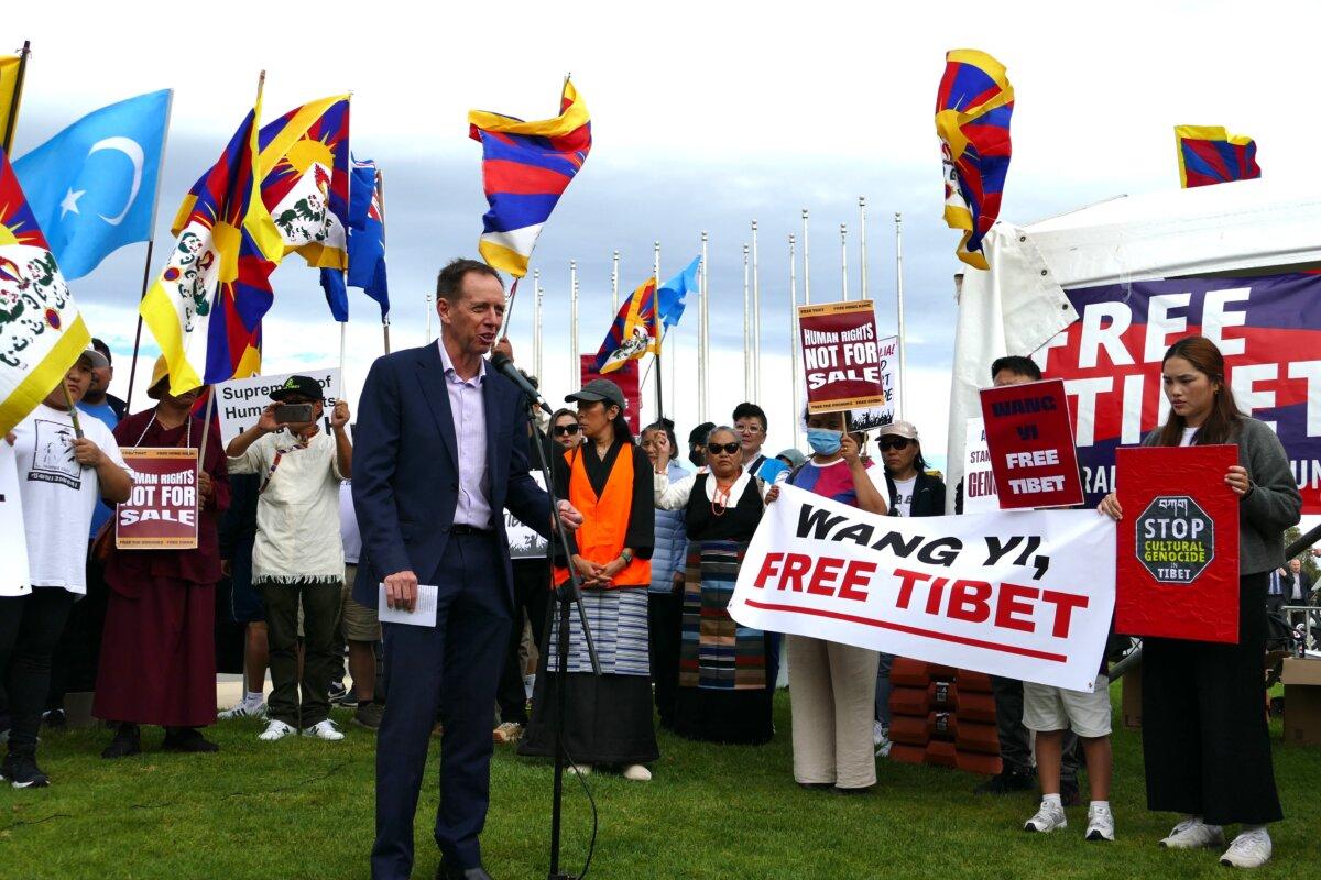 The Greens Attorney General Shane Rattenbury of the Australian Capital Territory speaks to protestors in front of Parliament House in Canberra, Australia, on March 20, 2024. (Lorrita Liu/The Epoch Times)