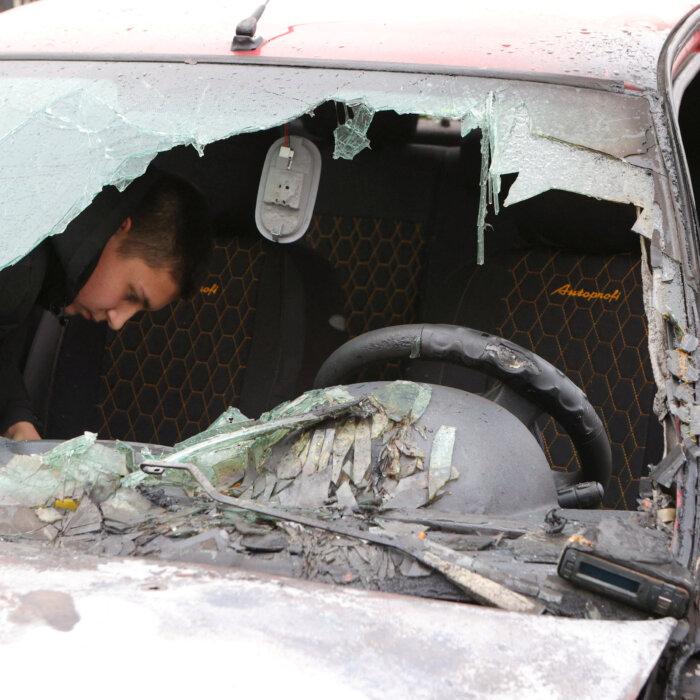 Russia, Ukraine Report Air Attacks in Border Areas, Evacuate Civilians