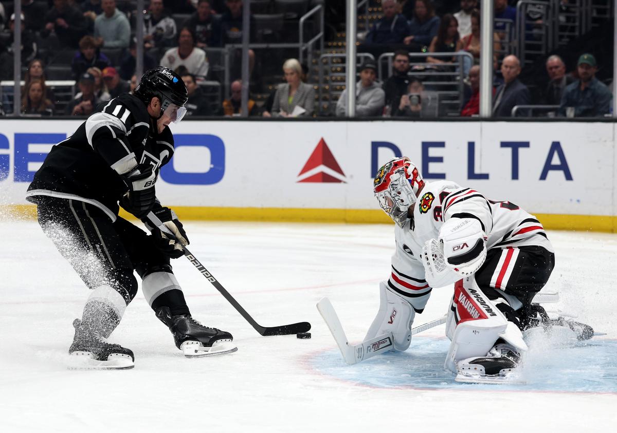 Kopitar Leads the Way With Three-Point Night as Kings Roll Past Blackhawks
