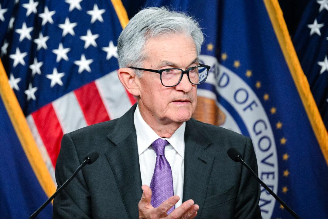 Federal Reserve Leaves Interest Rates Unchanged, Signals 3 Cuts This Year
