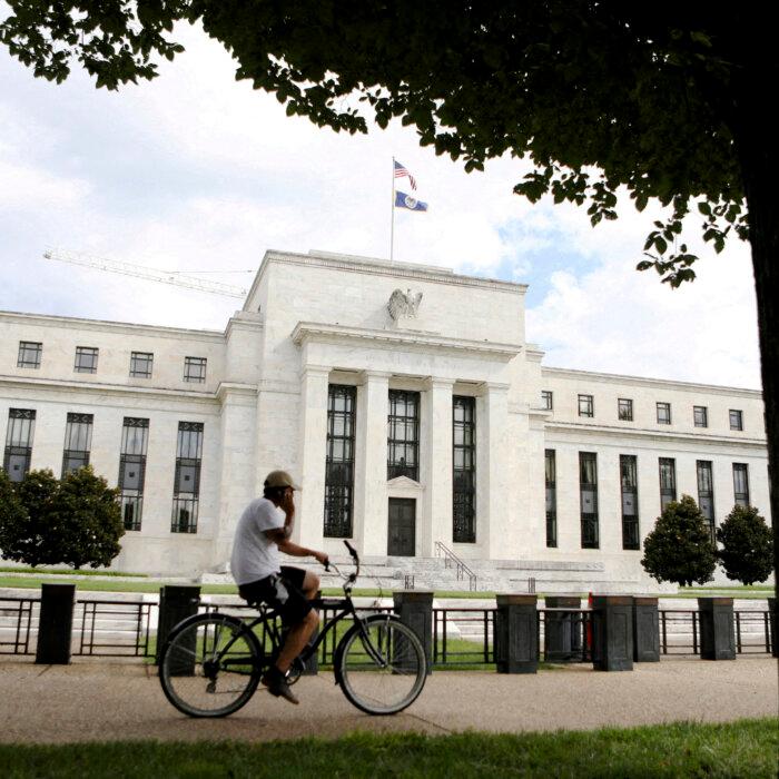 Federal Reserve’s 2 Percent Inflation Target Is ‘Worth Keeping,’ Economists Say